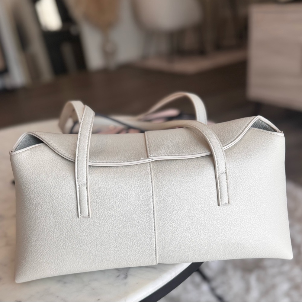 Cream shoulder bag